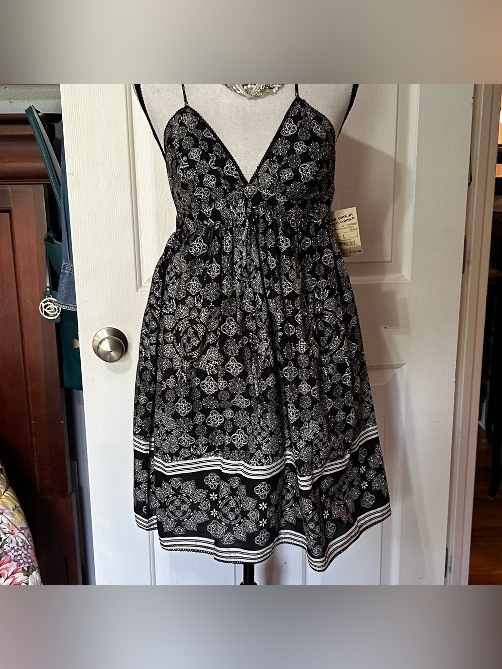 Lei Spaghetti Strap Babydoll Dress Sz L Jr Black White Floral Sinead Twist Back